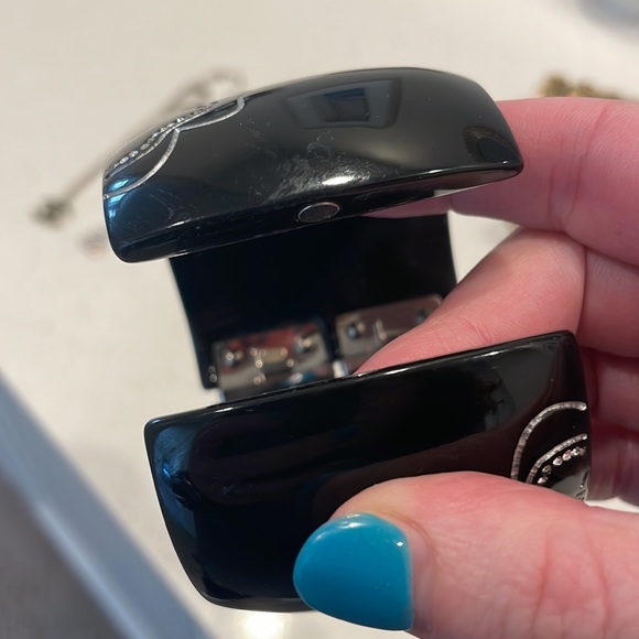 Authentic Chanel cuff - Picture 6 of 12